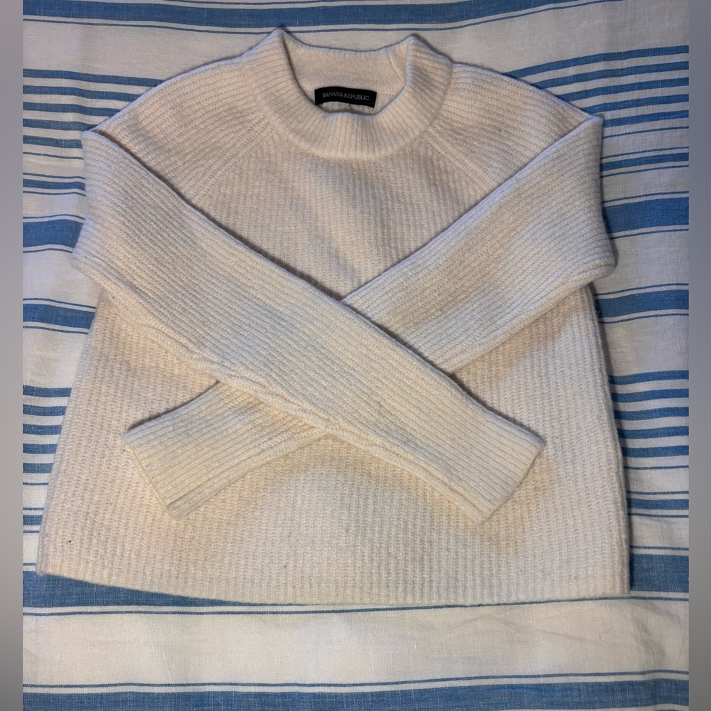 Cream Banana Republic Knit Sweater